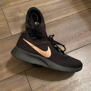 Nike Tanjun women’s shoes